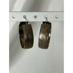 Vtg Gold Tone 3D Hoop Earrings .